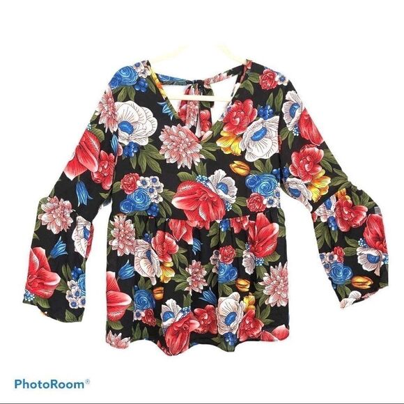 3/$25 Cherish Bell Sleeve Tie Back Floral Blouse .Size M - Picture 2 of 9